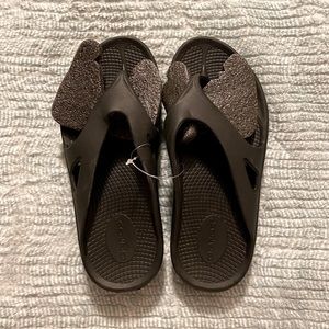 Oofos Unisex Thong Sandals